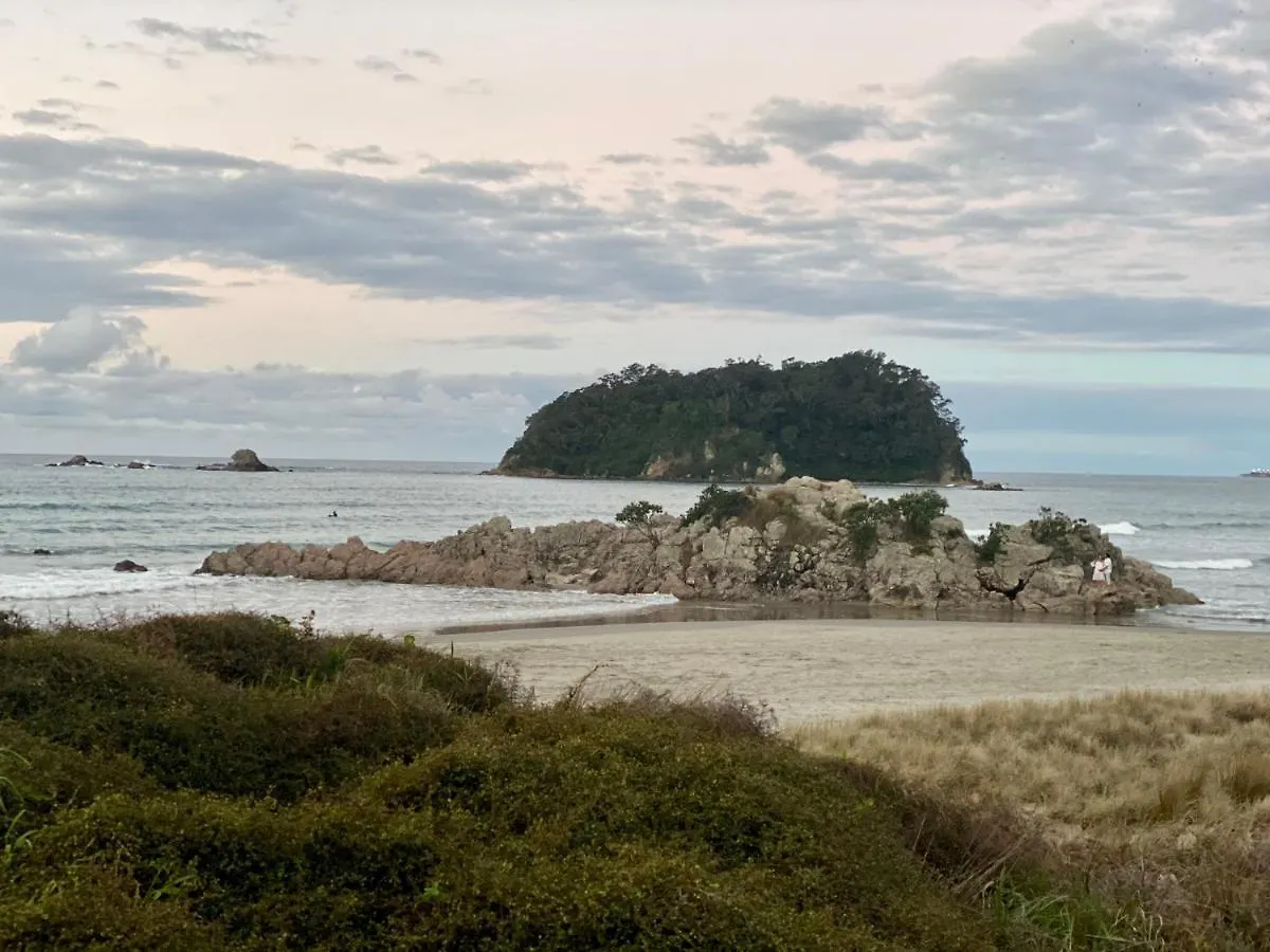 Modern Beach Apartment With Pool & Location Mount Maunganui